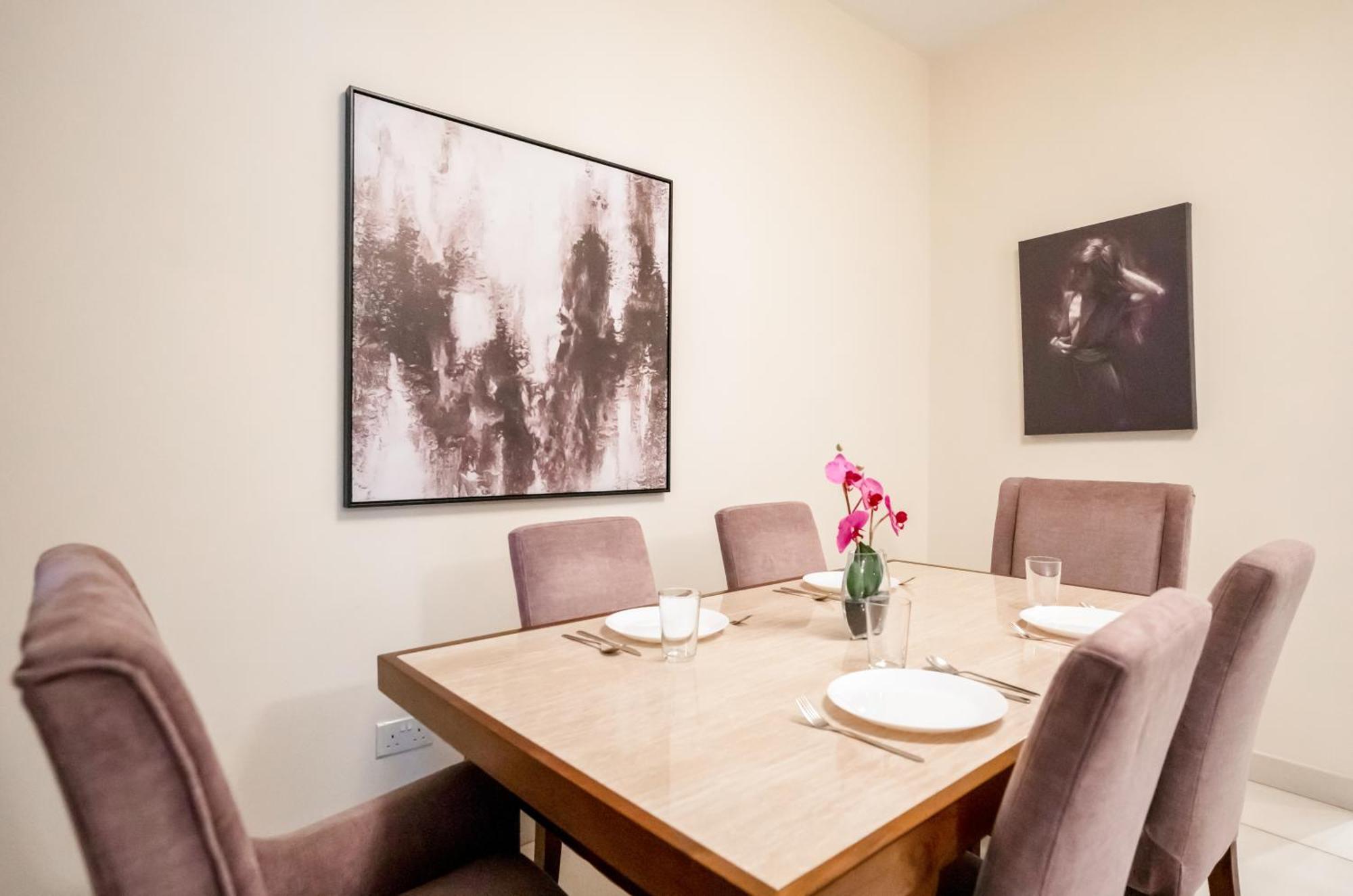 Vacay Lettings - Loft Downtown * Дубай