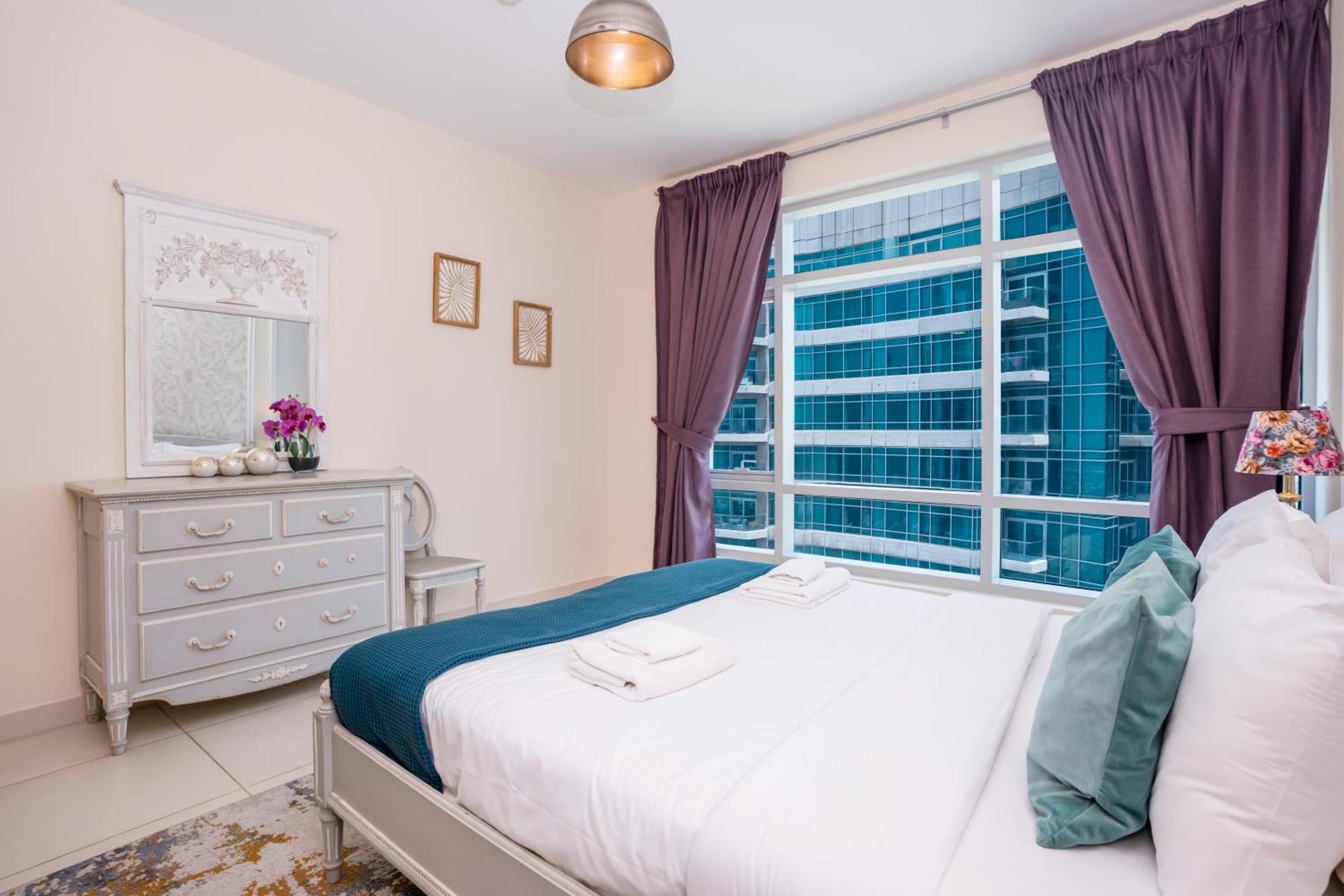Vacay Lettings - Loft Downtown Дубай